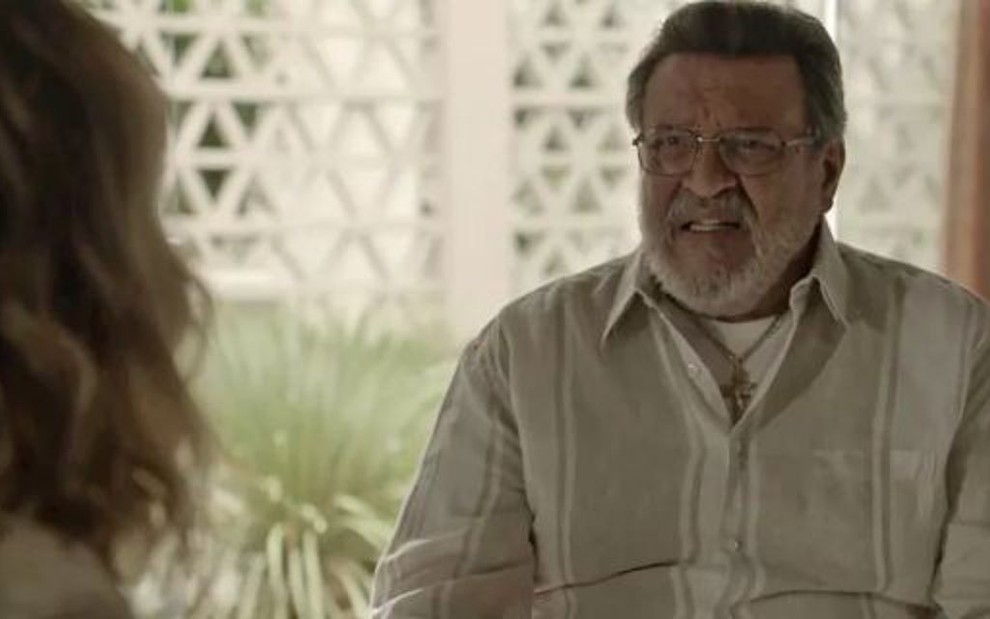 Gustavo (Luis Melo) tentará convencer a mulher a se afastar da mocinha da trama das nove - Reprodução/TV Globo