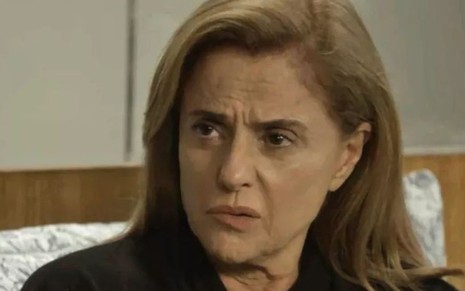 Sophia (Marieta Severo) contratará garimpeiro para assassinar testemunhas em O Outro Lado do Paraíso - Reprodução/TV Globo