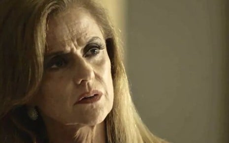 Sophia (Marieta Severo) se surpreenderá com visita do delegado em O Outro Lado do Paraíso - Reprodução/TV Globo