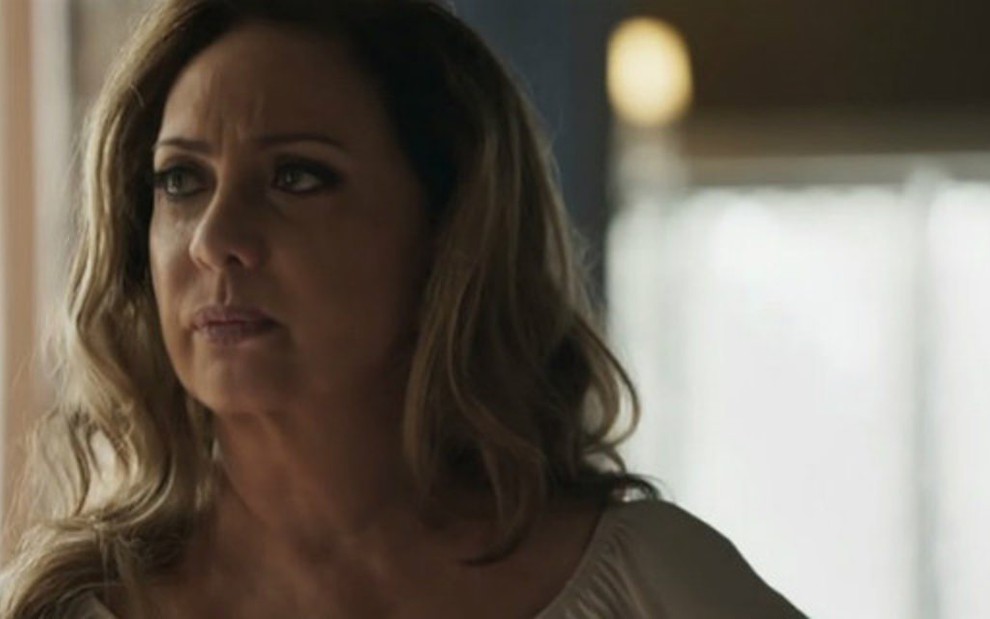 Nádia (Eliane Giardini) armará plano mentiroso para casar seu filho com Tônia (Patrícia Elizardo) - Reprodução/TV Globo