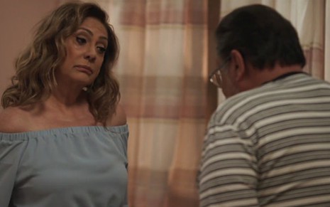 Nádia (Eliane Giardini) fará questão de dar o troco no marido em O Outro Lado do Paraíso - Reprodução/Globo