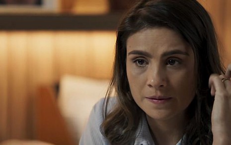 Patrícia Elizardo (Tônia) em cena de O Outro Lado do Paraíso; médica planeja engravidar - Reprodução/TV Globo