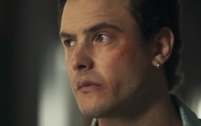 Sergio Guizé (Gael) em cena de O Outro Lado do Paraíso; agressor terá surto e atacará vidente - Reprodução/TV Globo