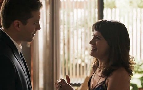 Patrick (Thiago Fragoso) e Clara (Bianca Bin) vão ficar juntos em O Outro Lado do Paraíso - Reprodução/TV Globo