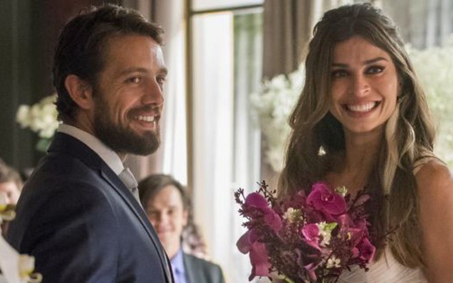 Rafael Cardoso (Renato) e Grazi Massafera (Lívia) emendaram um trabalho no outro em 2017 - César Alves/TV Globo