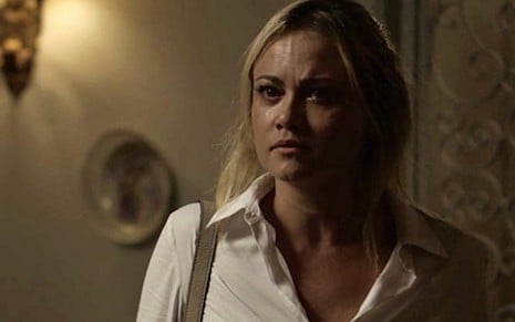 Suzy (Ellen Rocche) em cena da novela; enfermeira vai deitar e rolar na casa da sogra - Reprodução/TV Globo