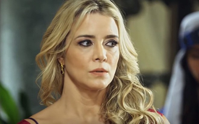 Christine Fernandes (Sammu-Ramat) em cena de O Rico e Lázaro, novela bíblica da Record - Reprodução/Record