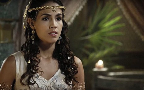 Pérola Faria (Kassaia) em cena de O Rico e Lázaro; princesa vai frustrar os planos da vilã - Reprodução/Record