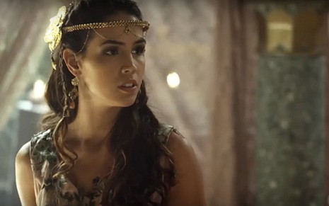 Pérola Faria (Kassaia) em O Rico e Lázaro; filha do rei sofre por não conseguir engravidar - Reprodução/Record