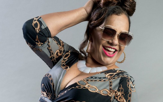 Solange Couto caracterizada como Coronela, sua personagem em O Tempo Não Para - Raquel Cunha/TV Globo