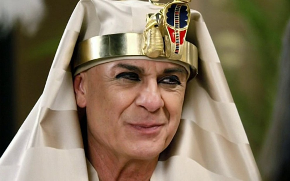 Zécarlos Machado como o faraó Seti de Os Dez Mandamentos; ele fará Além do Tempo - Reprodução/Record