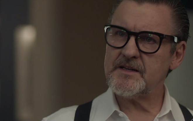 Arnaldo (Antonio Calloni) humilhará Cátia (Barbara Reis) em Os Dias Eram Assim - Reprodução/Globo