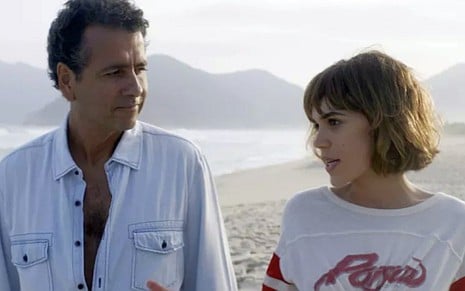 Toni (Marcos Palmeira) estranhará a amizade de Maria (Carla Salle) com sua ex-mulher - Reprodução/TV Globo