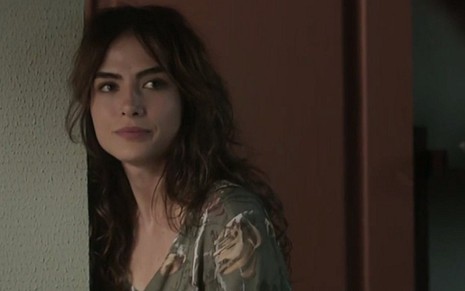 Maria Casadevall (Rimena) em Os Dias Eram Assim; médica tentará 'segurar' o marido - Reprodução/TV Globo