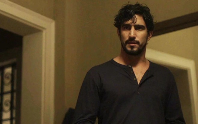 Renato Góes (Renato) em cena de Os Dias Eram Assim; médico questionará luto da ex - Reprodução/TV Globo