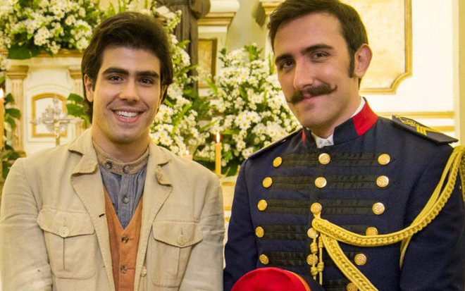 Os atores Juliano Laham e Pedro Henrique Müller vivem o casal Luccino e Otávio em Orgulho e Paixão - Divulgação/TV Globo