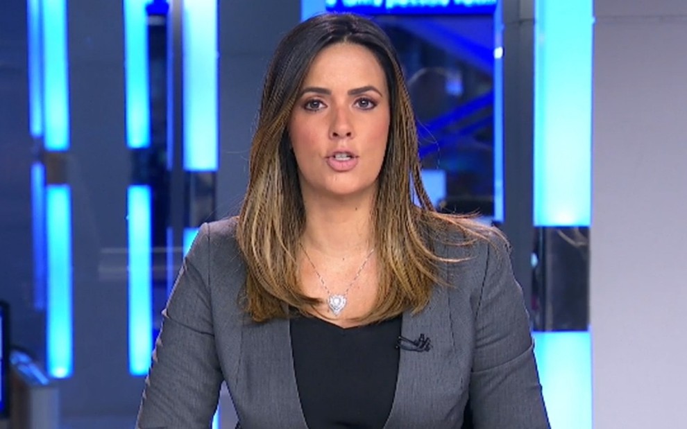 Paloma Tocci na bancada do Jornal da Band; jornalista deixa telejornal após quase quatro anos - Reprodução/Band