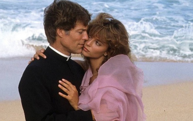 Os atores Richard Chamberlain e Rachel Ward em cena de Pássaros Feridos: reprise flopou - Divulgação/ABC