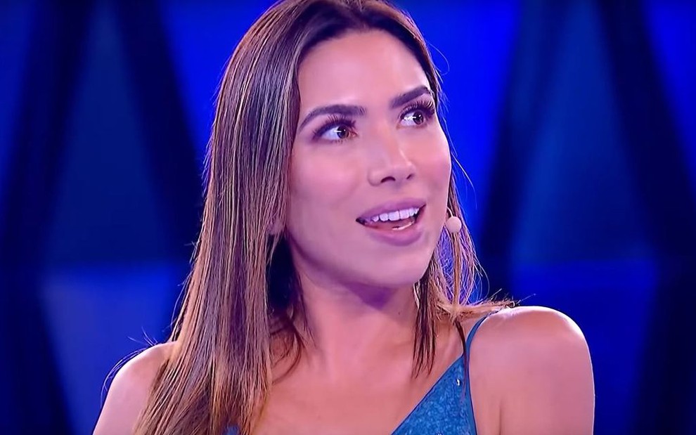 Patricia Abravanel no cenário do programa Topa ou Não Topa, estúdios do SBT, em São Paulo