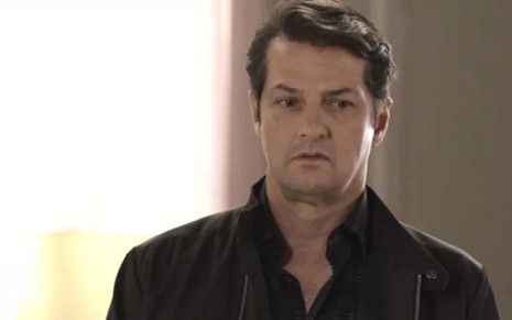 Marcelo Serrado (Malagueta) em cena de Pega Pega; vilão quer assumir filho de ex bandida - Reprodução/TV Globo