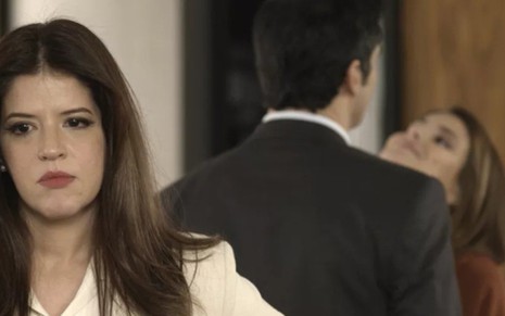 Mariana Santos (Maria Pia) em cena de Pega Pega; vilã vai se descontrolar antes da cerimônia - Reprodução/TV Globo