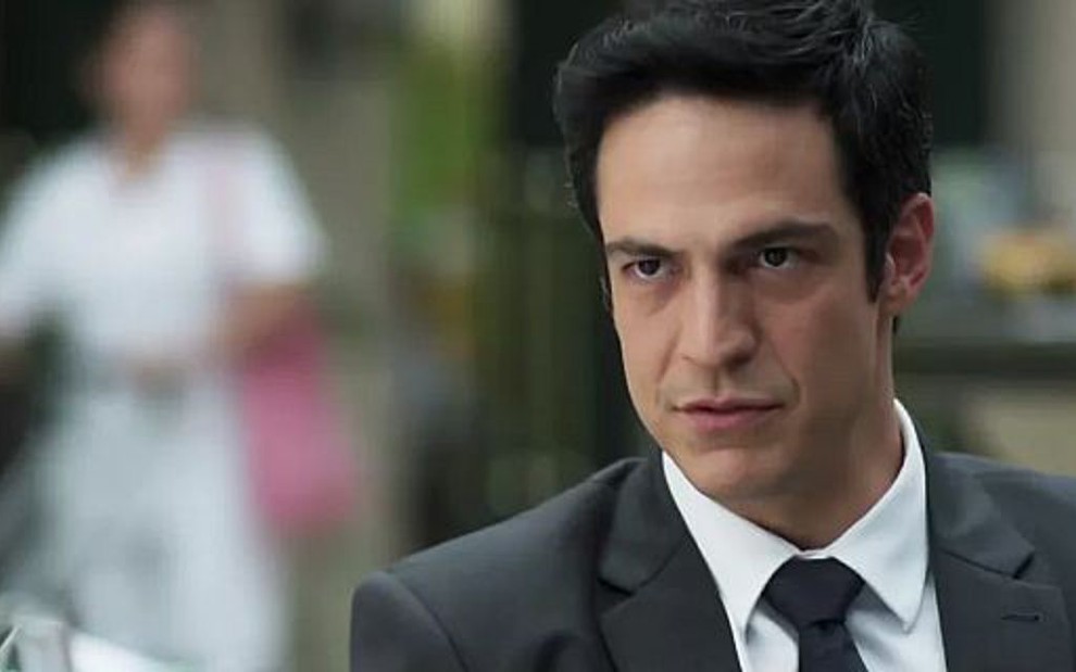 Mateus Solano (Eric) em cena de Pega Pega; empresário será acusado de sumir com dólares - Reprodução/TV Globo