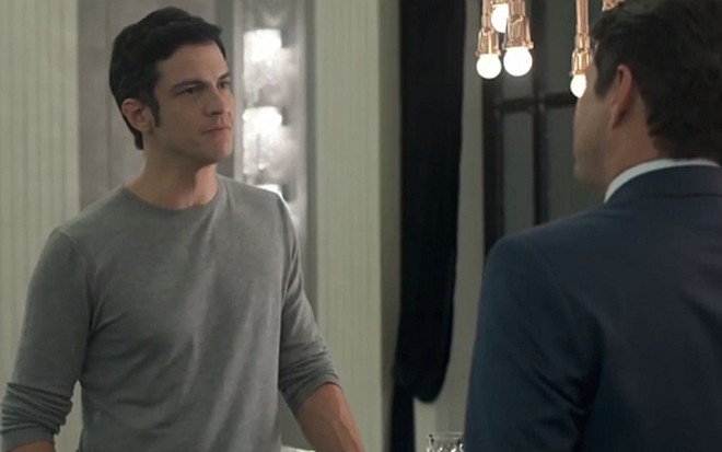 Eric (Mateus Solano) e Malagueta (Marcelo Serrado) vão se enfrentar em cena de Pega Pega - Reprodução/TV Globo
