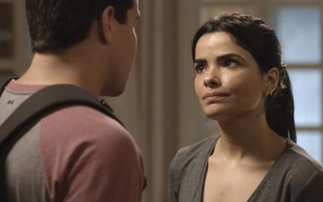 Júlio (Thiago Martins) e Antônia (Vanessa Giácomo) vão se enfrentar em cena de Pega Pega - Reprodução/TV Globo
