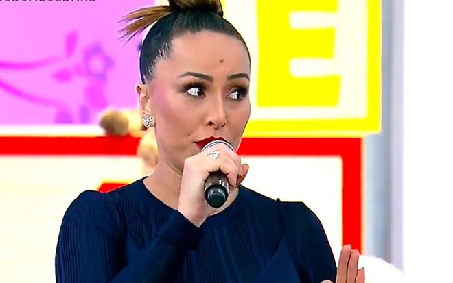 Sabrina Sato em seu programa no sábado (29): nem game com grávidas salvou atração de vexame - REPRODUÇÃO/RECORD