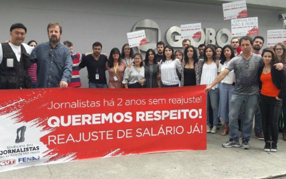 Jornalistas protestam na sede da Globo em São Paulo por reajustes salariais atrasados - Reprodução/Facebook
