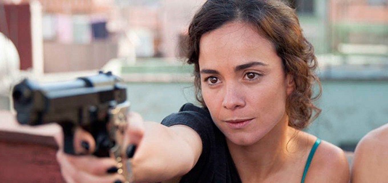 Alice Braga Fica Pelada Na Estreia De Rainha Do Sul E Vira Sensação Nos