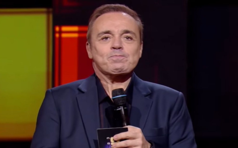 O apresentador Gugu Liberato na apresentação d Canta Comigo, exibido em novembro, na Record