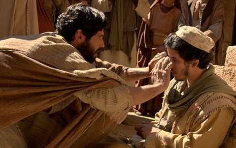 Jesus (Dudu Azevedo) curará a cegueira de Judas Tadeu (Rick Tavares) em cena de Jesus - Reprodução/Record