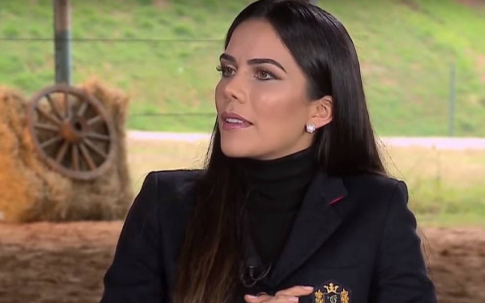 A apresentadora Daniela Albuquerque durante entrevista com André Segatti no Sensacional - Reprodução/RedeTV!