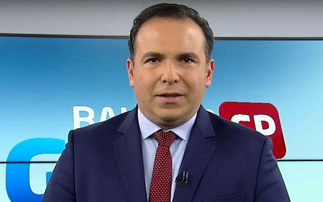 Reinaldo Gottino no cenário do Balanço Geral SP, na Record, em São Paulo