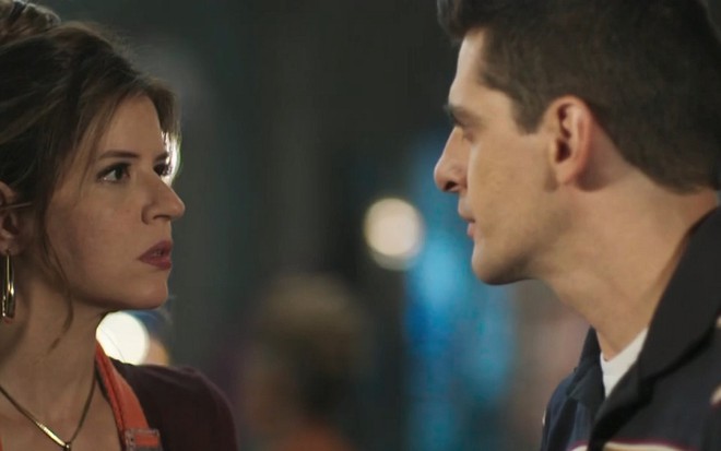 Carla (Mariana Santos) e Marco (Julio Machado) em cena de Malhação