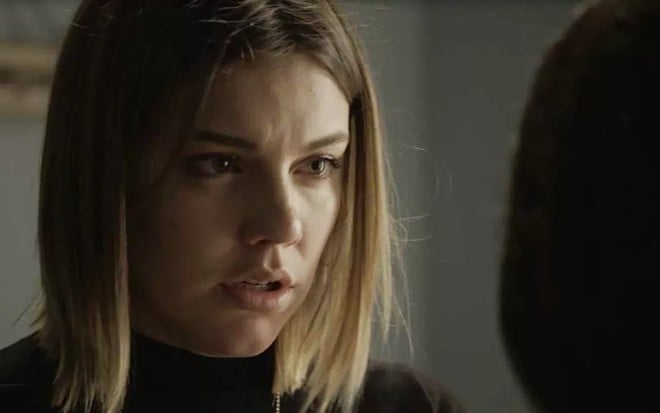 Homem pago por Dalila (Alice Wegmann) vai ser preso nos próximos capítulos de Órfãos da Terra - Reprodução/TV Globo