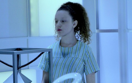 Ester (Manu Kfouri) em cena de As Aventuras de Poliana, novela infantil do SBT