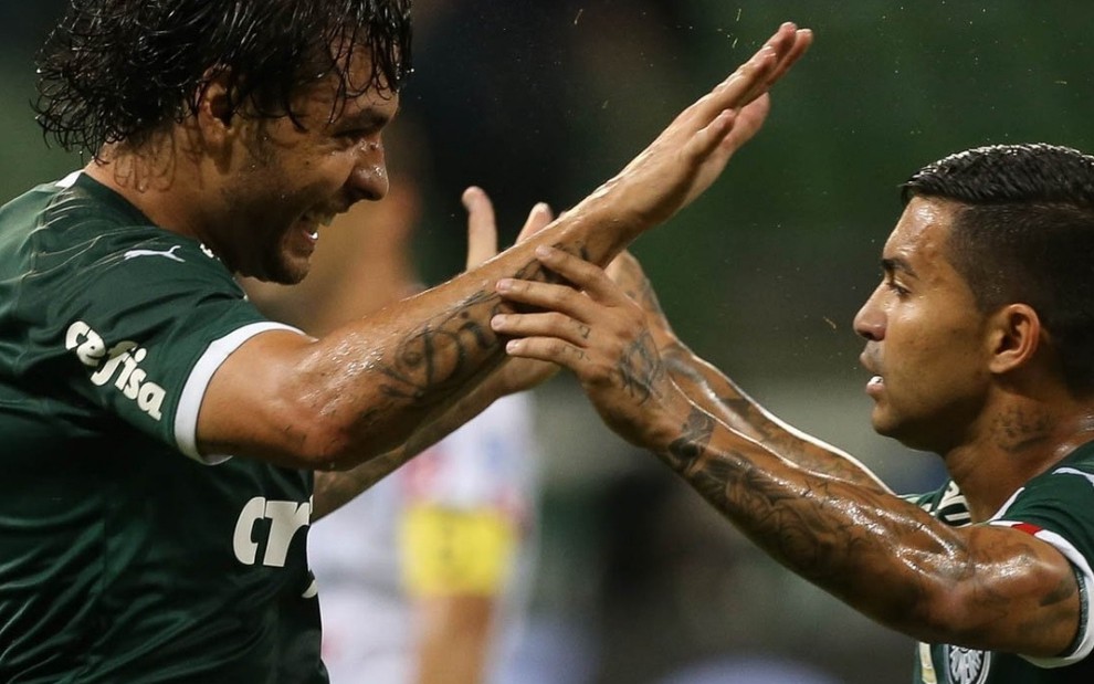 Ricardo Goulart e Dudu comemoram gol do Palmeiras na vitória sobre o Ituano ontem (27) - Divulgação/Palmeiras