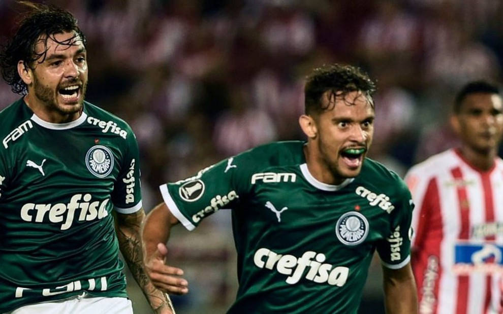 Jogadores do Palmeiras durante jogo da Libertadores: Globo não precisará citar patrocinadores da Conmebol - Fotos: REPRODUÇÃO/GLOBO