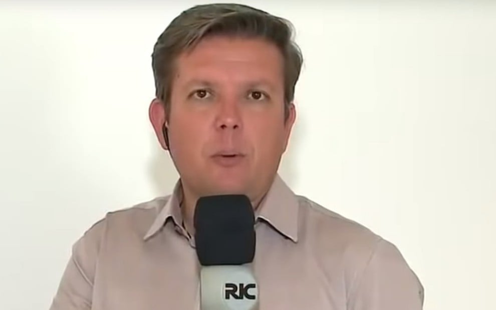 O jornalista Ricardo Vilches: contratado pela afiliada do Paraná, ele é proibido de aparecer em São Paulo - Reprodução/RIC TV