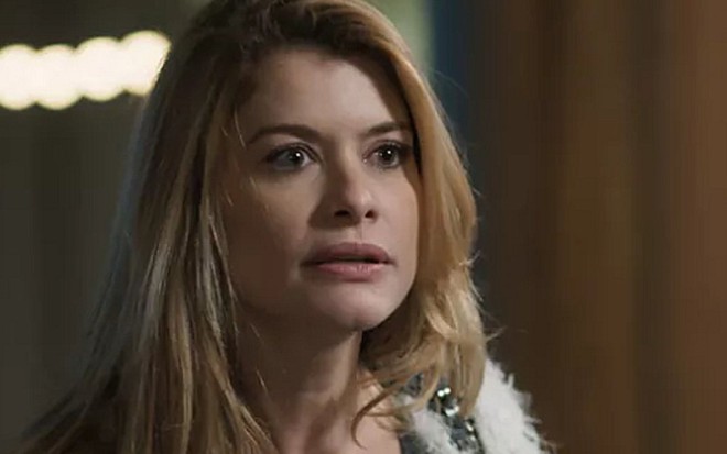 Alinne Moraes (Diana) em cena de Rock Story; diretora artística perderá o namorado - Reprodução/TV Globo