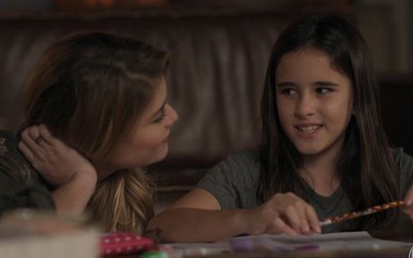 Alinne Moraes (Diana) e Lara Cariello (Chiara) em Rock Story; garota preferirá morar com o pai - Reprodução/TV Globo