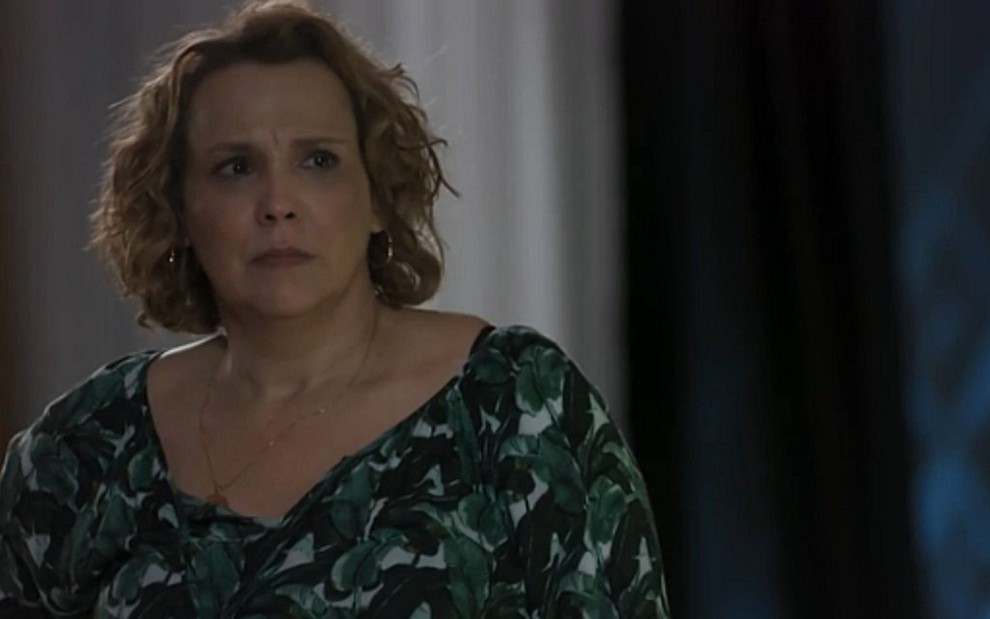 Ana Beatriz Nogueia (Néia) em Rock Story; mãe de Léo Régis desmaiará ao saber a verdade - Reprodução/TV Globo