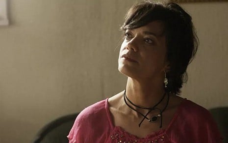 Ana Cecília Costa (Mariane) em cena de Rock Story; personagem atenderá apelo do filho - Reprodução/TV Globo