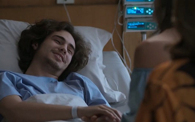 Danilo Mesquita (Nicolau) em Rock Story; baixista sairá no hospital nos últimos capítulos - Reprodução/TV Globo