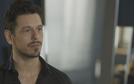João Vicente de Castro (Lázaro) em cena de Rock Story; empresário falará mal de cantor - Reprodução/TV Globo