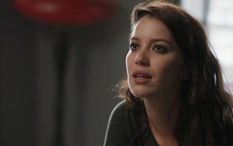Nathalia Dill (Lorena) em cena de Rock Story; traficante assumirá crimes à irmã gêmea - Reprodução/TV Globo