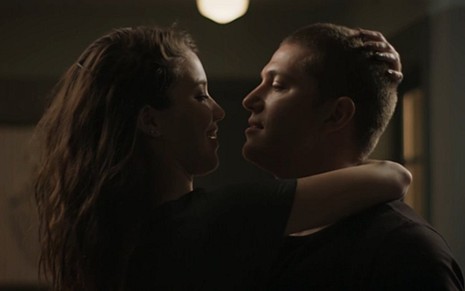 Nathalia Dill (Lorena) e Caio Paduan (Alex) em Rock Story; casal se unirá novamente na trama - Reprodução/TV Globo