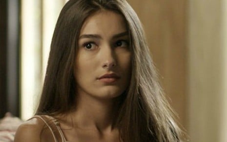 Yasmin (Marina Moschen) tentará seduzir Tiago (Thiago Rodrigues) e deitará na cama dele - Reprodução/Globo